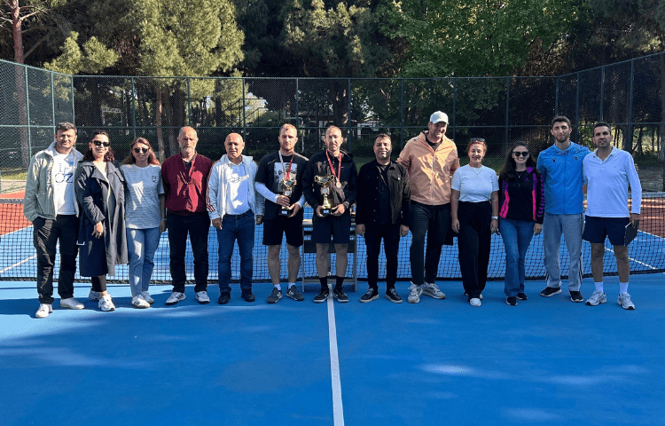 Orhangazi‘de 19 Mayıs Coşkusu Kortlara Taşındı: Tenis Turnuvası Sona Erdi