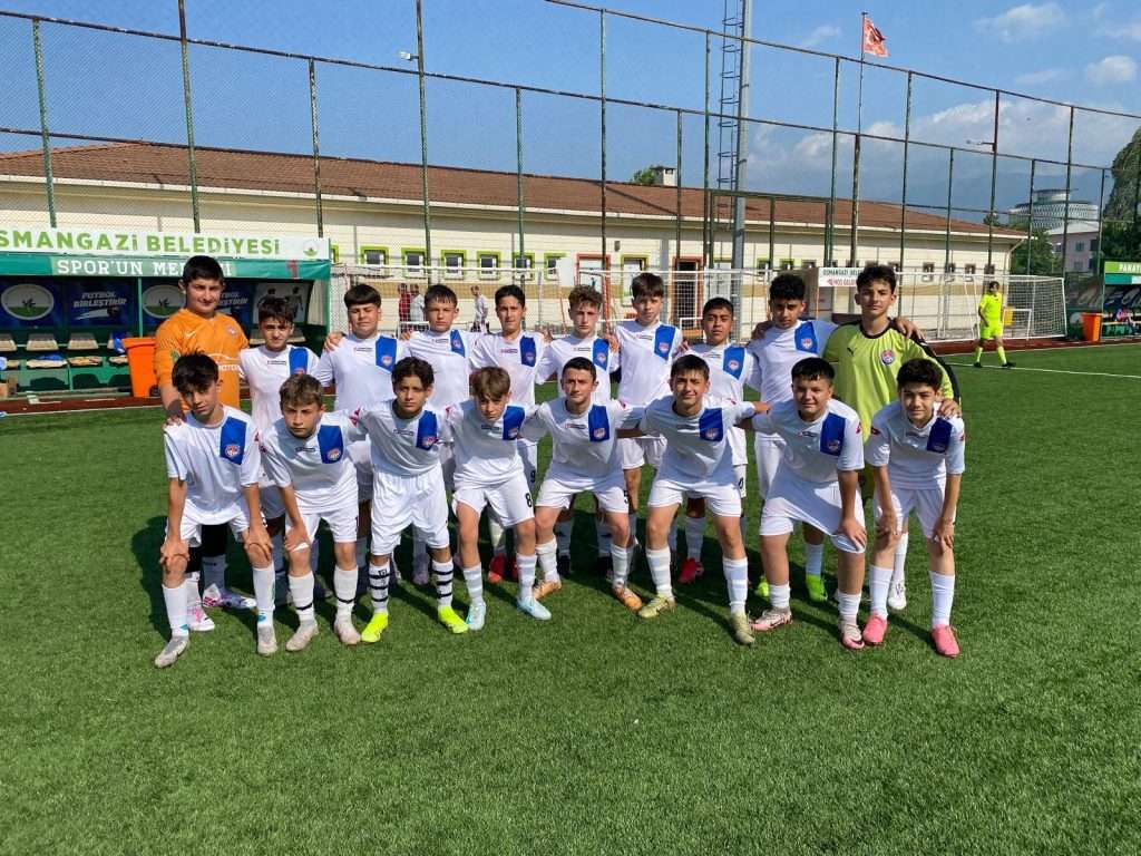 Orhangazi FK U13 Takımı Şampiyonluğu Garantiledi! Başkan Aydın Genç Sporcuları Tebrik Etti