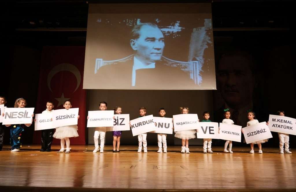 Bursa Yuvam Personel Kreşi’nde Yıl Sonu Heyecanı