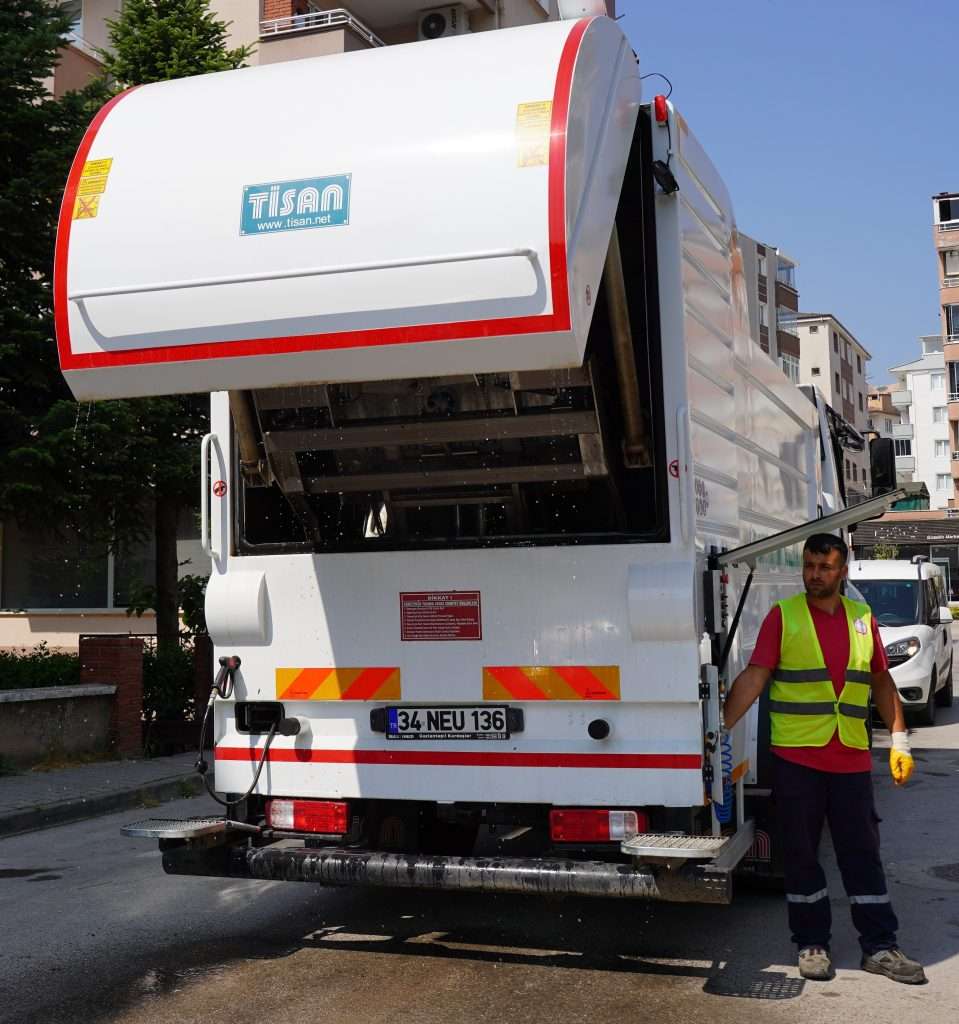 Orhangazi’de Konteynerler Tam Otomatik Yıkama Sistemiyle Temizleniyor: Larva Ve Kötü Kokuya Geçit Yok
