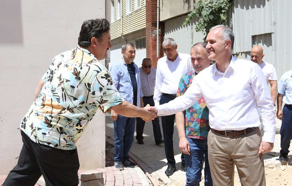 İnegöl’ün Çıkmaz Sokakları Ücretsiz Otoparka Dönüşüyor