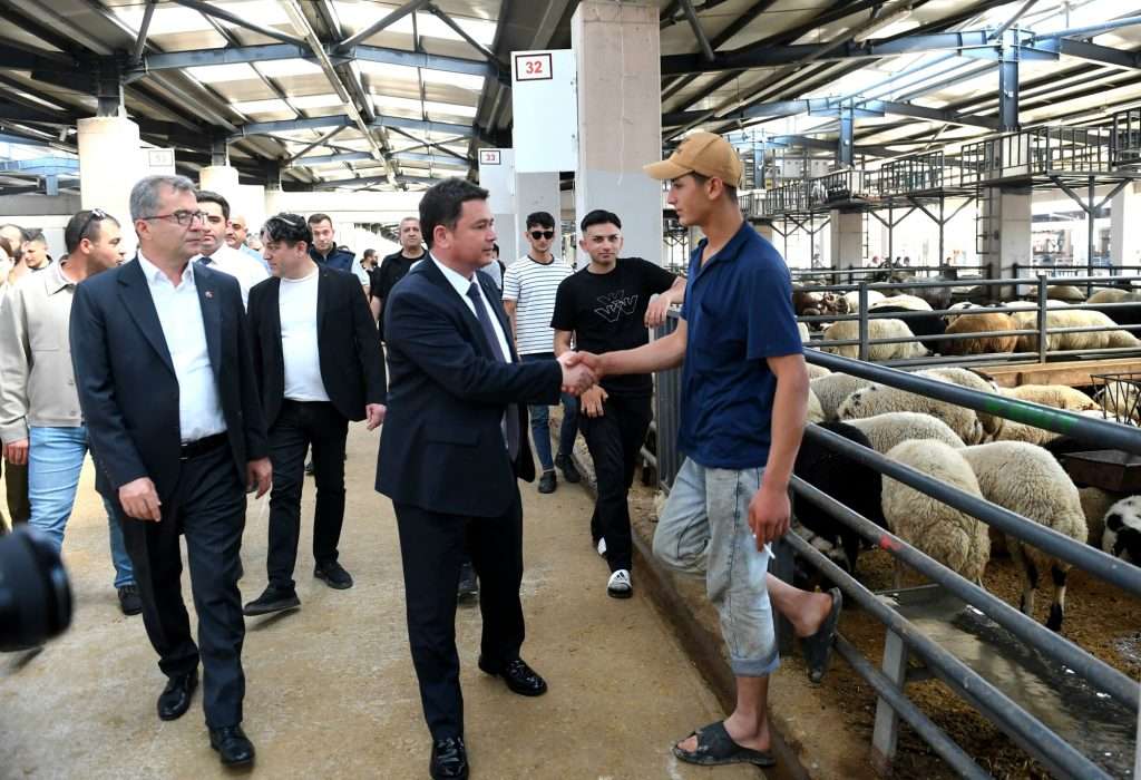 Başkan Aydın Kurban Pazarını Ziyaret Etti
