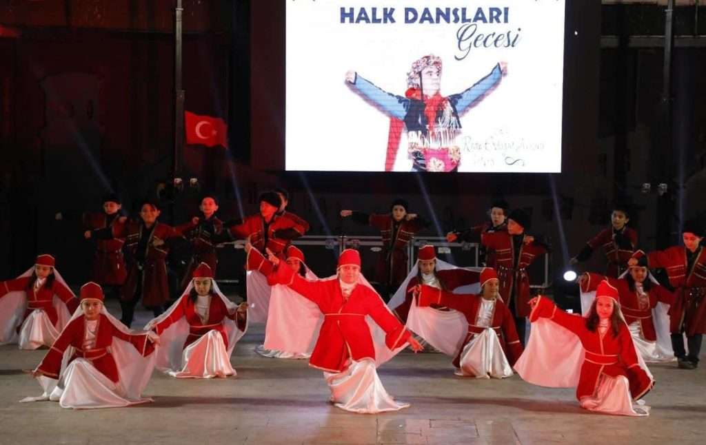 İnegöl Belediyesi Halk Dansları Topluluğu 14. Yılını Muhteşem Bir Geceyle Kutluyor