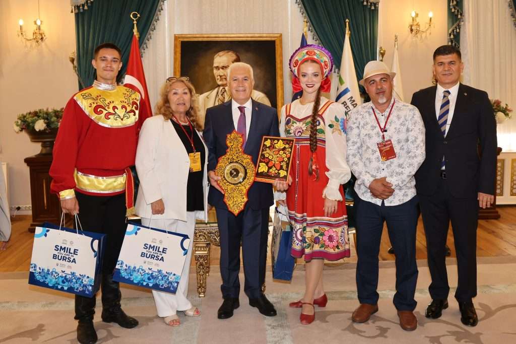 Altın Karagöz Dans Ekiplerinden Başkan Bozbey’e Ziyaret