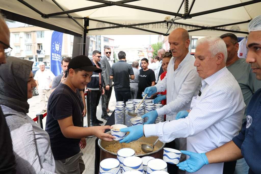 Gürsu’da Aşure Kazanları Birlik İçin Kaynadı