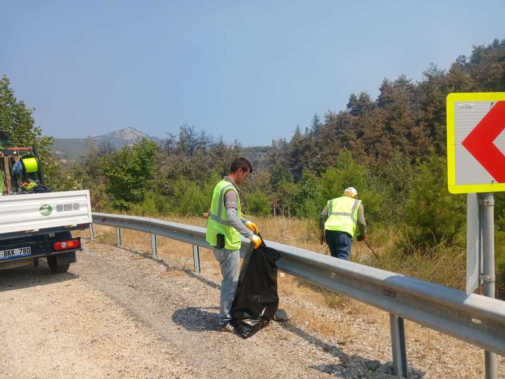 Büyükşehir’den Yangın Bölgelerinde Çevre Temizliği