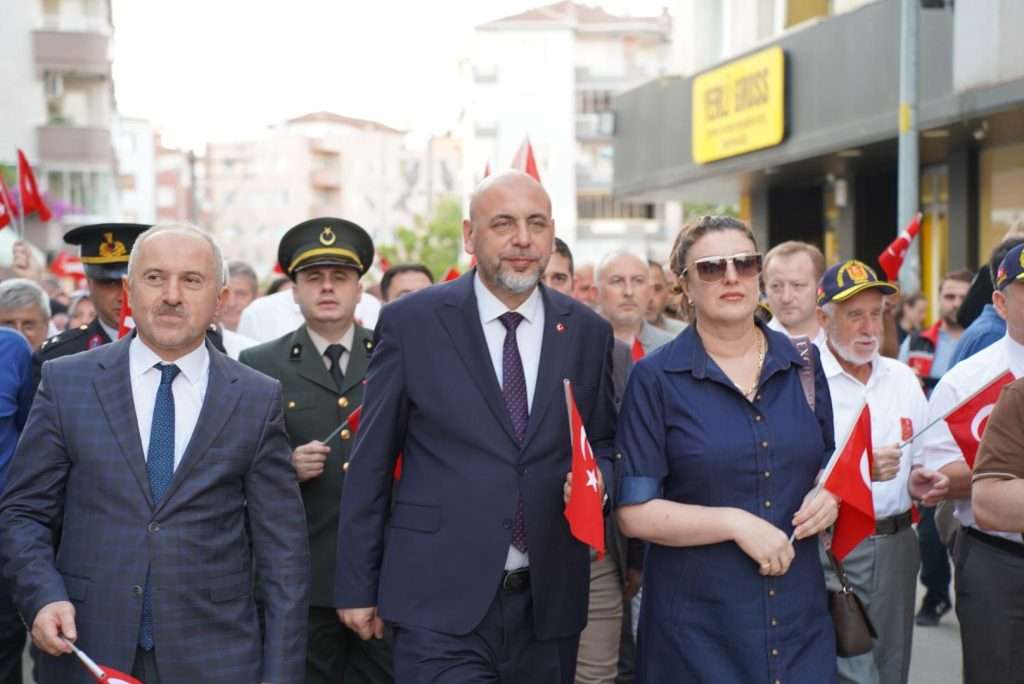 Orhangazi Cumhuriyet Meydanı’nda Binlerin Demokrasiye Sadakat Vurgusu