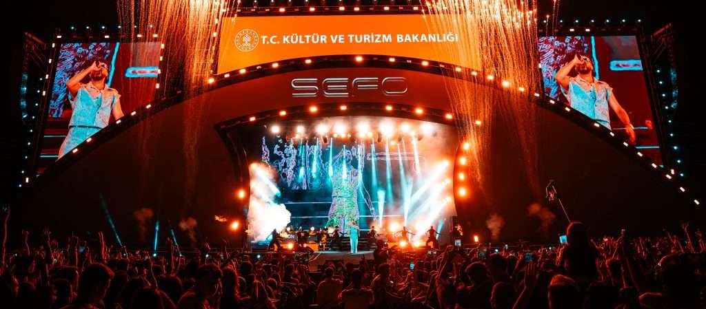 SEFO’dan Bursa’da Unutulmaz Gece: Hem Coştu Hem Coşturdu