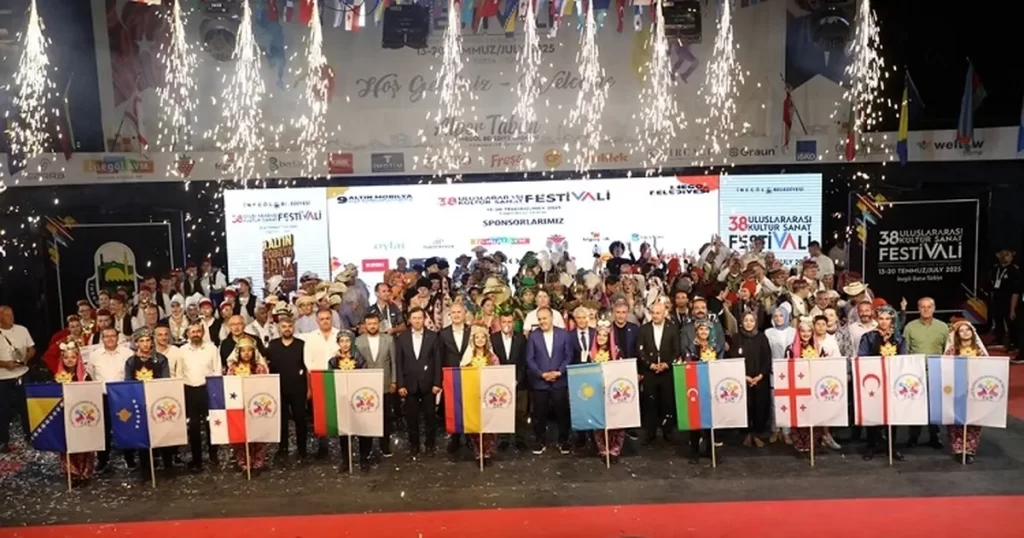 İnegöl’de Altın Mobilya KKTC’nin