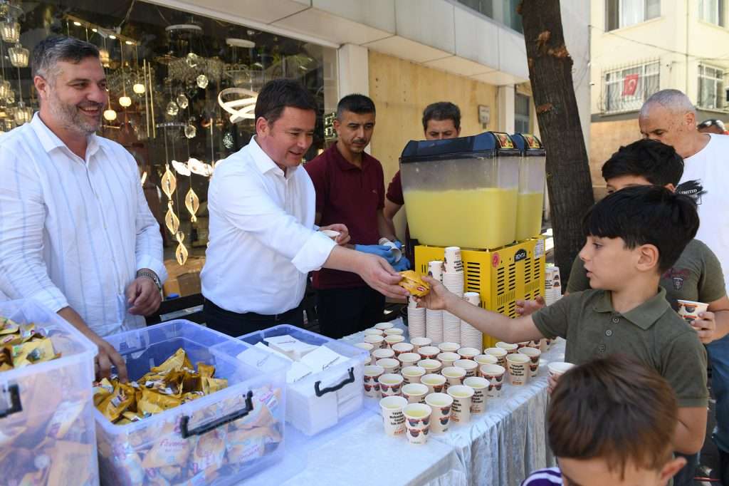 Başkan Aydın, Vatandaş ve Esnafın Sesine Kulak Veriyor
