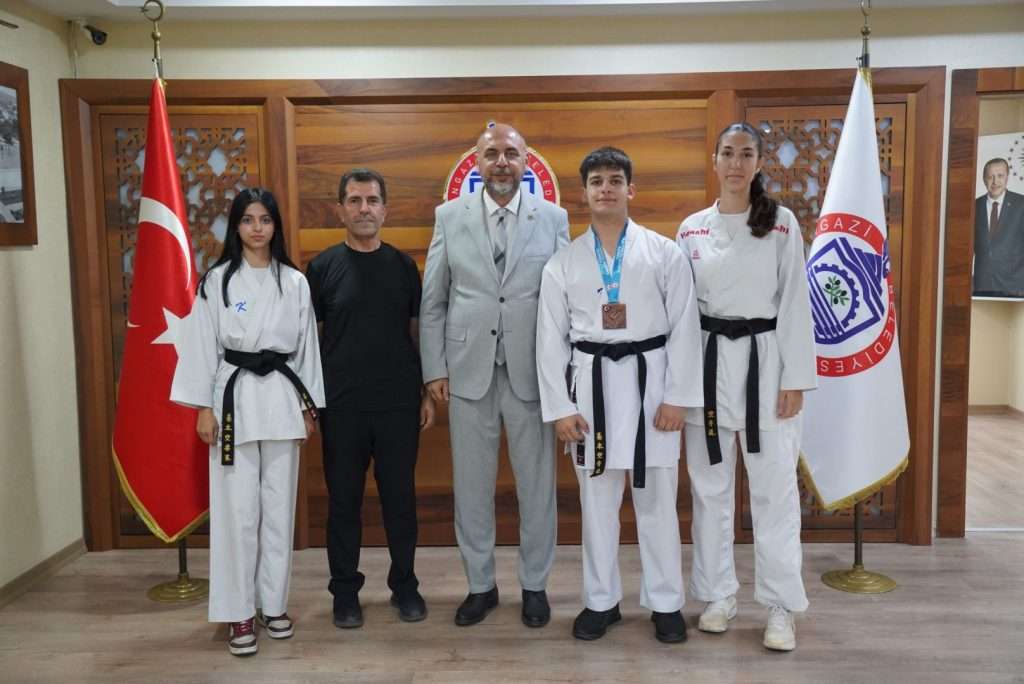 Karatecilerden Başkan Aydın’a Ziyaret