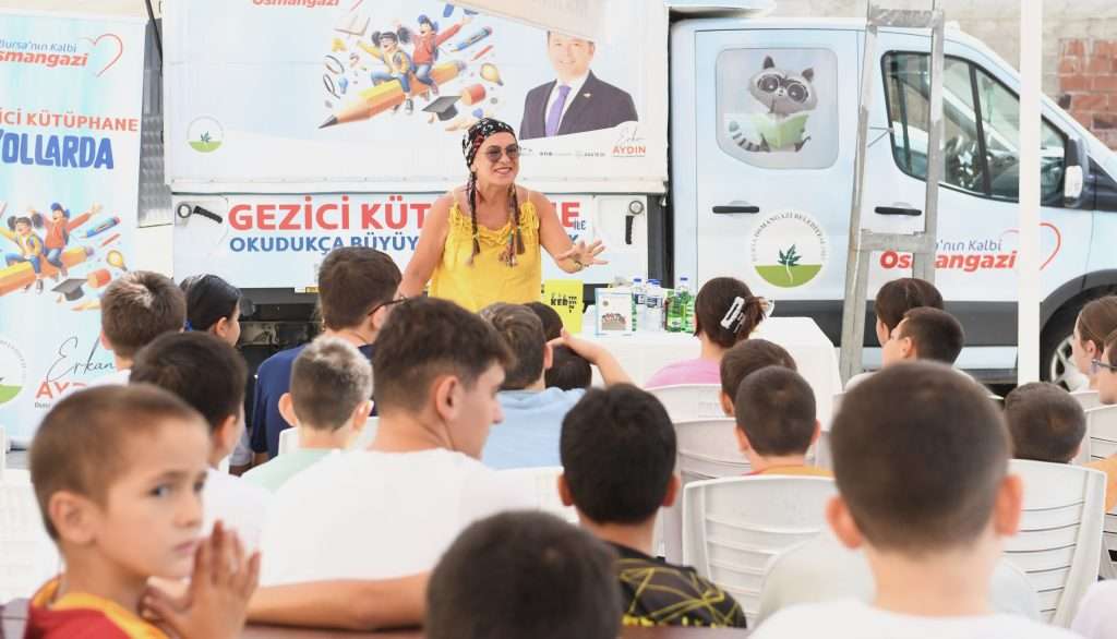 Gezici Kütüphane Çocukları Bilgiyle Donatıyor