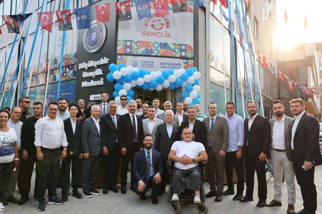 Gençliğe Yatırım Sürüyor: Gemlik Gençlik Merkezi Hizmete Açıldı