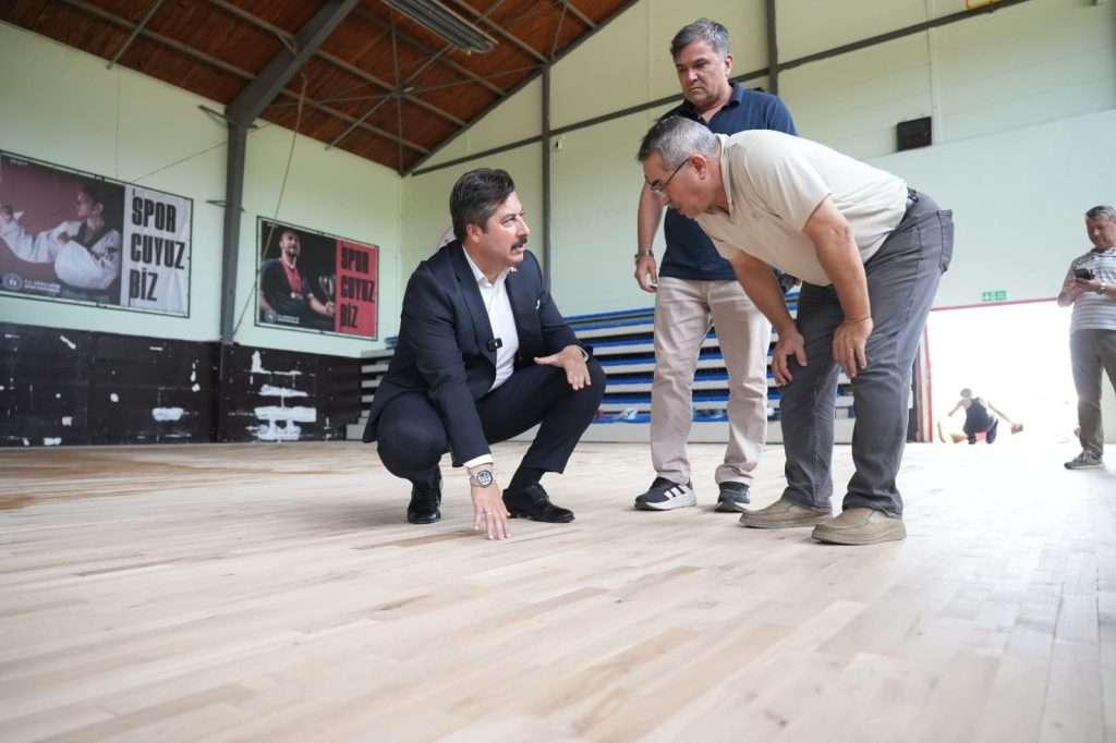 Yenişehir Kapalı Spor Salonunun Zemini Yenileniyor