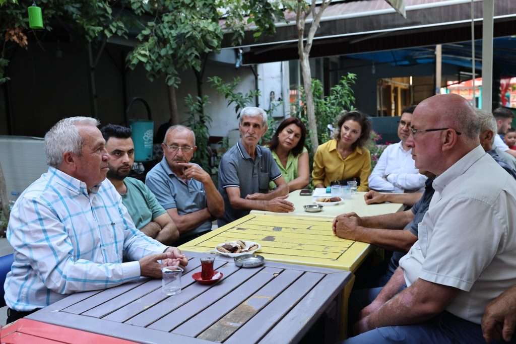 Başkan Şadi Özdemir, Akçalar Mahallesi’nde Vatandaşlarla Buluştu