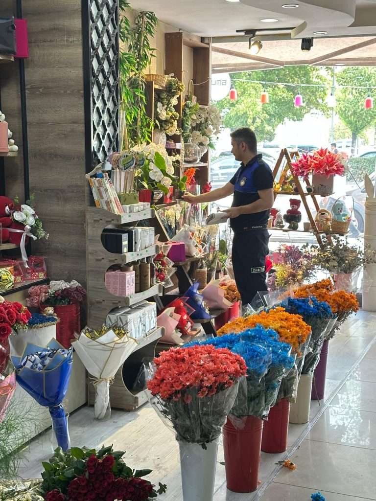 İnegöl’de Zabıta Çiçekçileri Mercek Altına Aldı