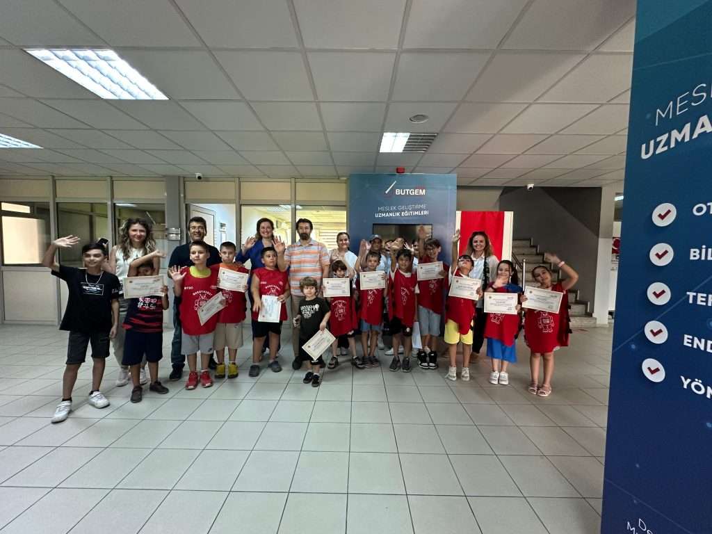 Geleceğin Tasarımcıları BUTGEM Yaz Kurslarında Yeteneklerini Keşfetti