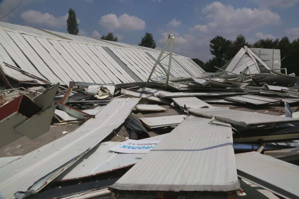 Nilüfer’de kaçak İki İş Yeri Yıkıldı