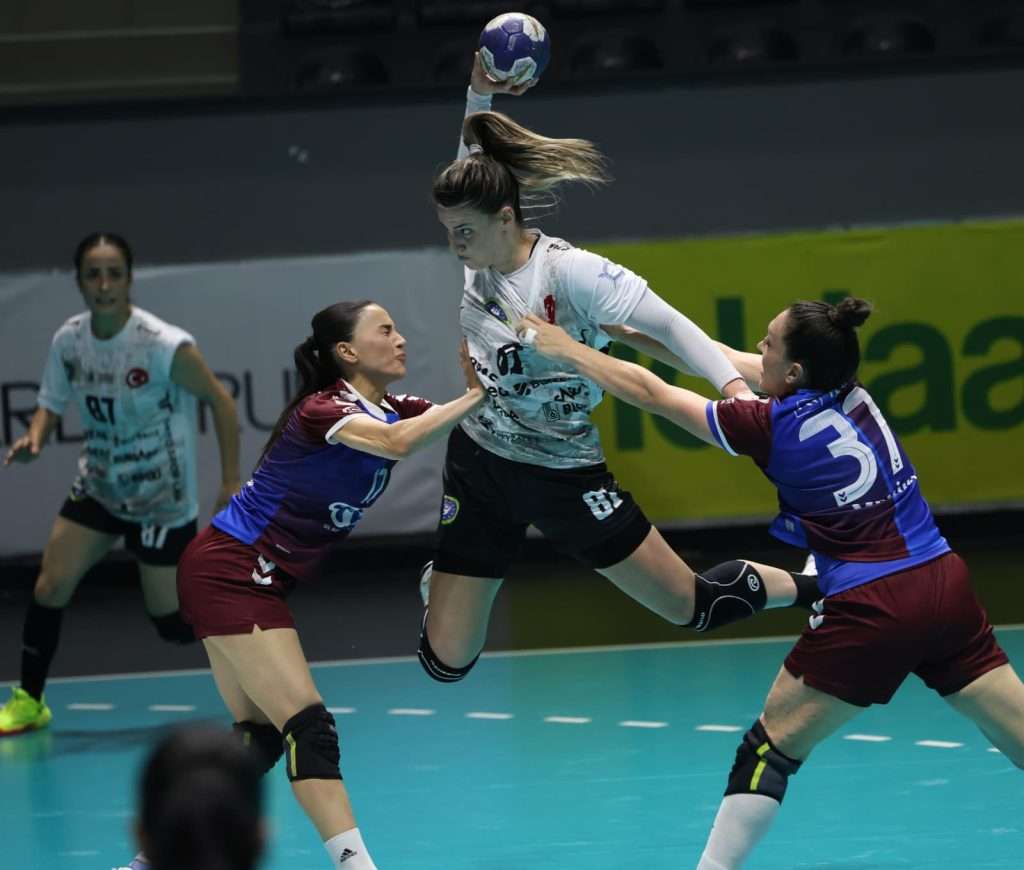 Büyükşehir Hentbol Takımı Finalde!