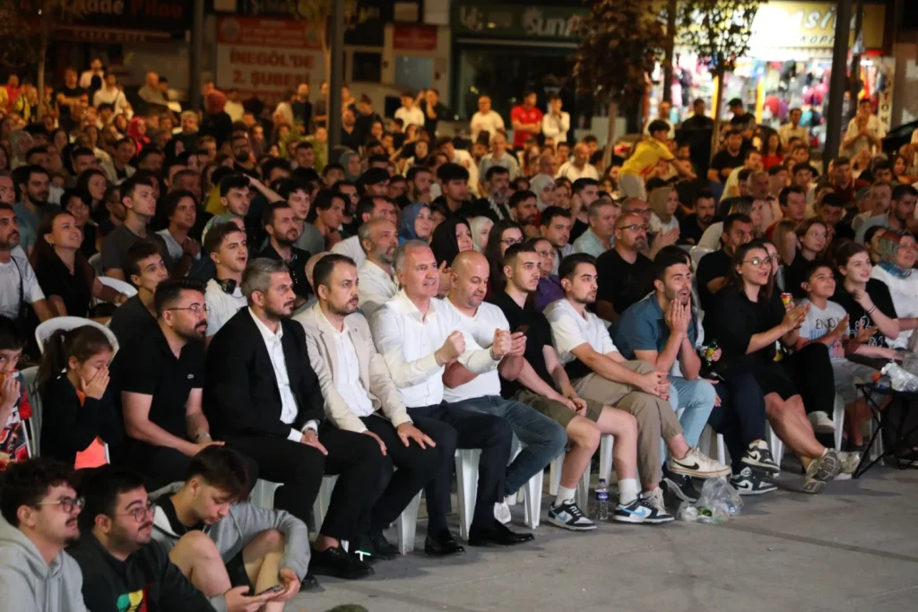 İnegöl’de 12 Dev Adam Coşkusu