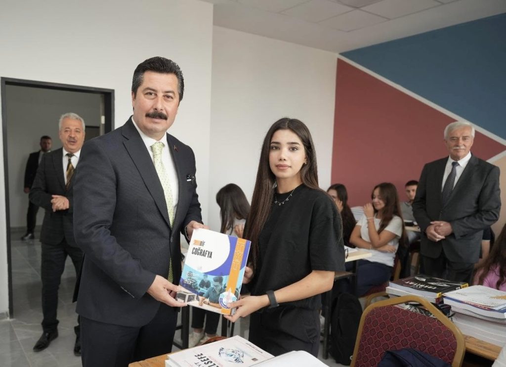 Yenişehir Belediyesi’nden Kaynak Kitap Desteği