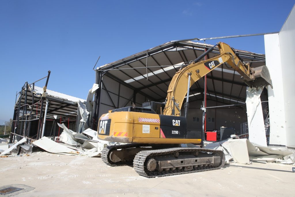 Başköy’de Kaçak Depo Yıkımı