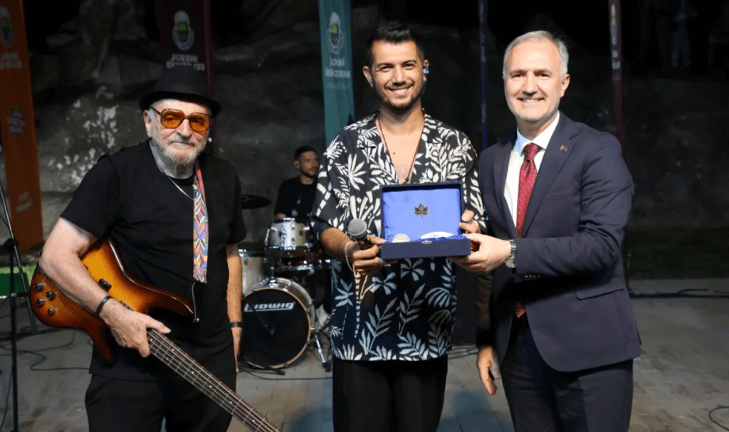 İnegöl Zafer Bayramını Riva Orkestrasıyla Kutladı