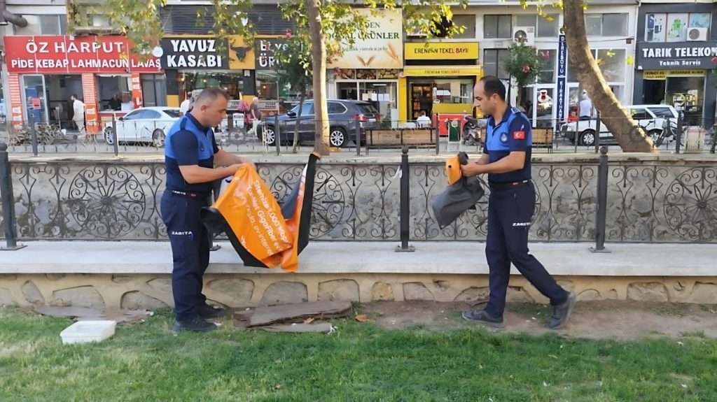 Gemlik’te İzinsiz Afişlere Zabıta Müdahalesi