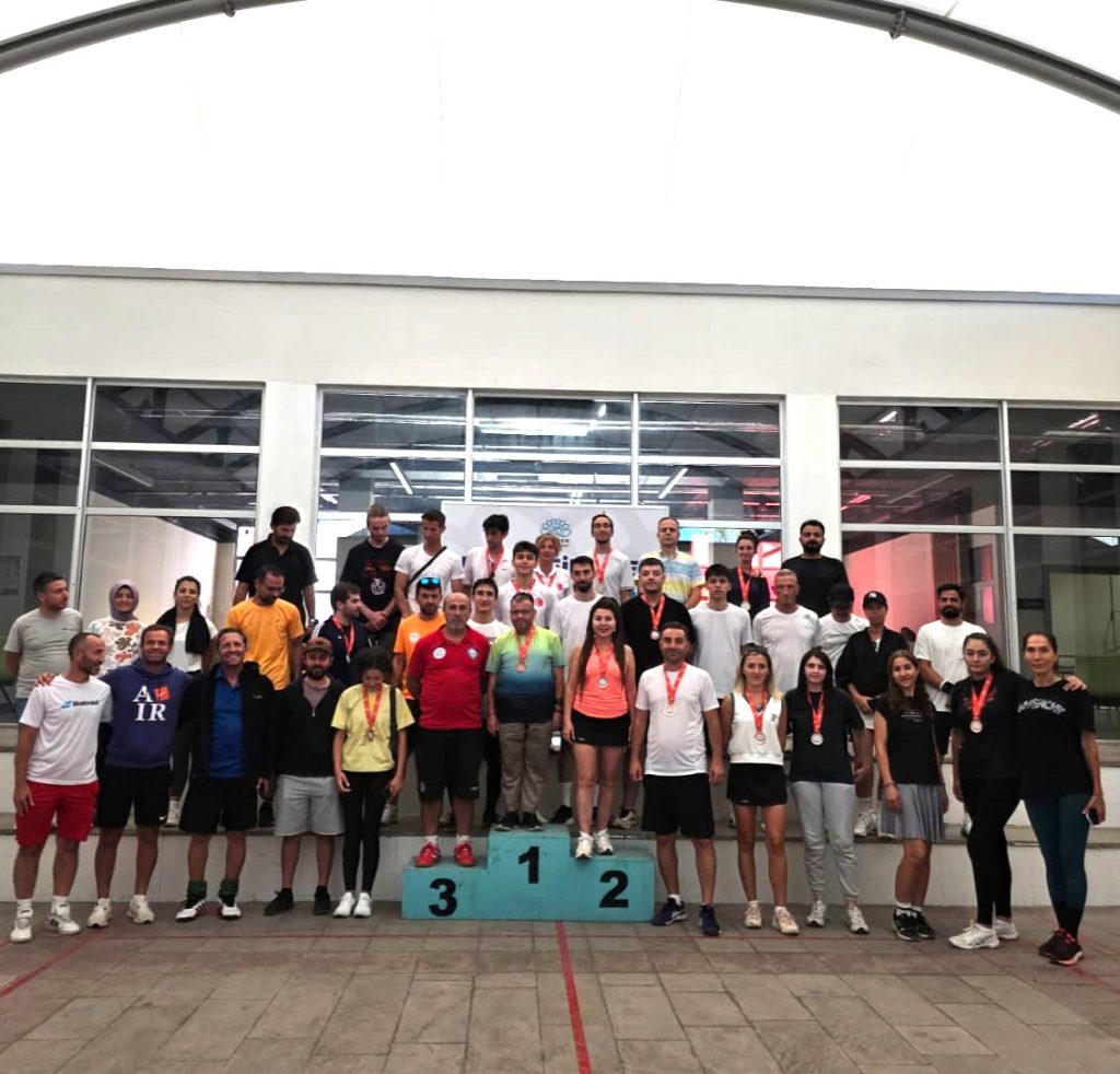 Nilüfer’in Raket Sporları Turnuvası’nda Şampiyonlar Ödüllerine Kavuştu