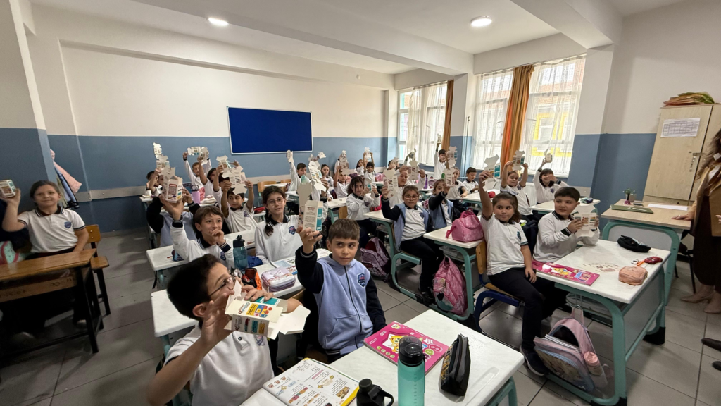 Miniklerde Tasarruf ve Kitap Sevgisi Artırılıyor