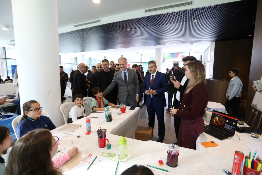 İnegöl’de Dev Bilim Şenliği Başladı