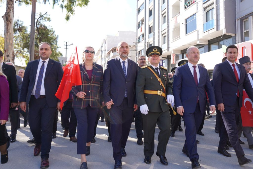 Orhangazi’de Cumhuriyet Coşkusu Sokaklara Taştı: Başkan Aydın’dan “Yeniden Doğuş” Vurgusu