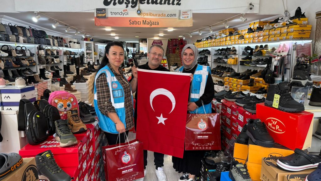 Orhangazi’de Bayrak Seferberliği: İlçe Baştan Sona Al Bayraklarla Donatıldı