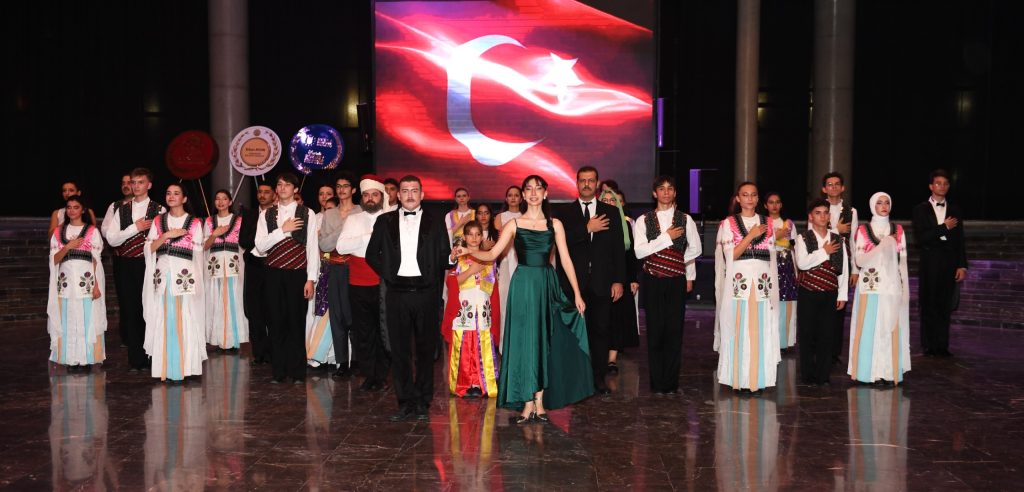“Gençlik ve Cumhuriyet Dansı” Hayran Bıraktı