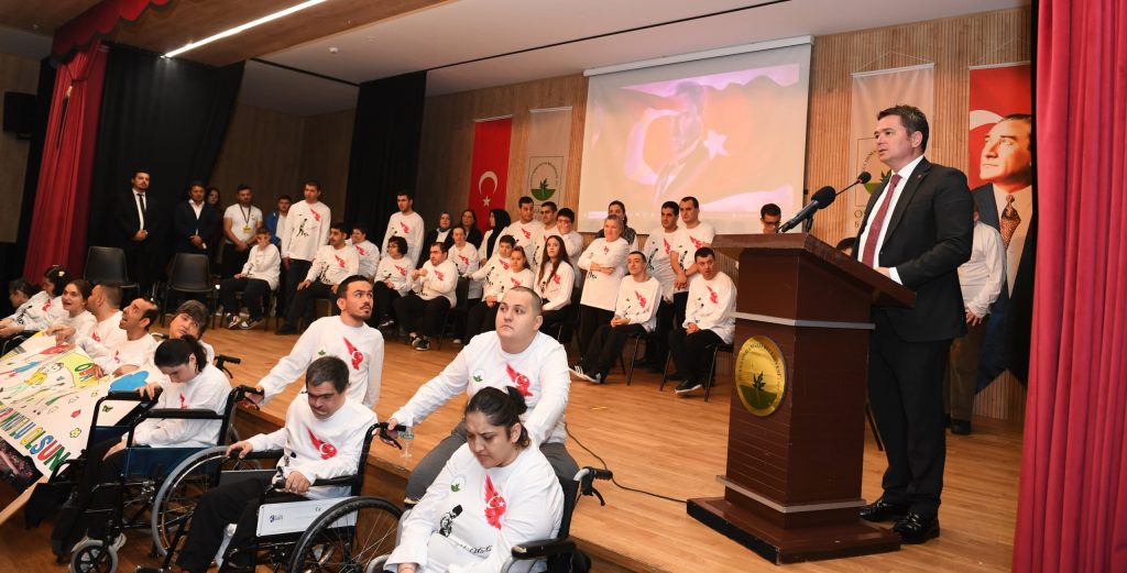 OBAM Öğrencilerinden Cumhuriyet Coşkusu Başkan Aydın: “Medeniyetin Ölçüsü Özel Bireylere Verilen Değerdir”