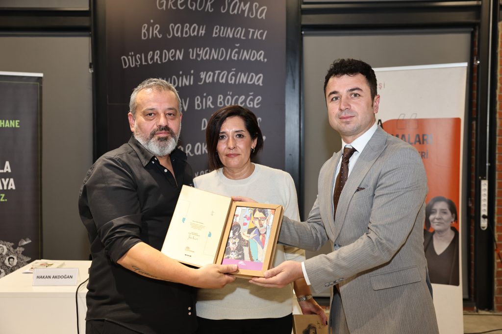 Türker “Kadın Cinayetleri Çağında Roman”ı Anlattı