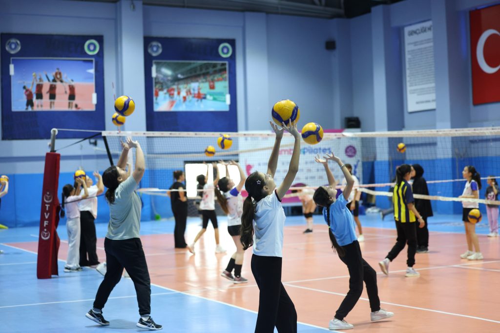 Bursa’da Kışın da Spor Coşkusu: Büyükşehir’den Çocuklara 12 Branşta Ücretsiz Kış Spor Okulları!