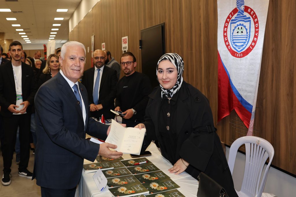 Başkan Bozbey’den Gençlere “Özgürlük, Bağımsızlık” Ödülü