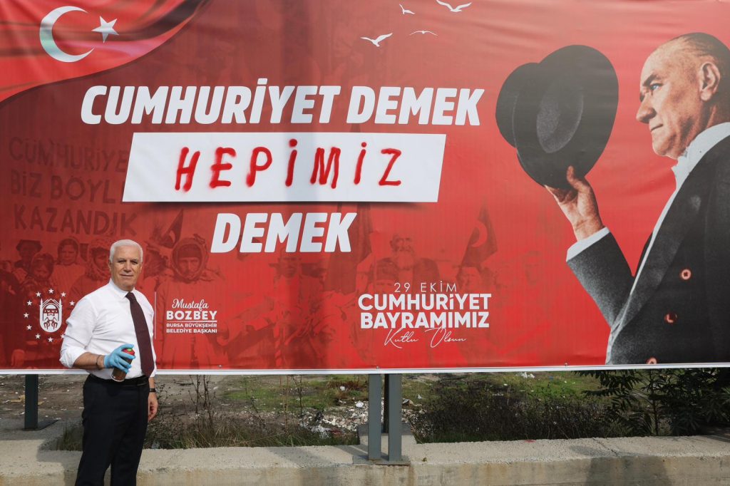 Başkan Bozbey “Cumhuriyet Demek, Hepimiz Demek” Diyerek Kampanyaya Katıldı