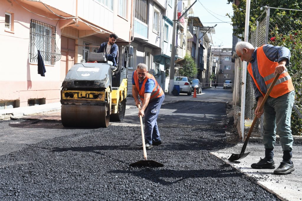 Osmangazi’de asfalt seferberliği: 9 ayda 29 bin tonluk dev yama i̇le yollar nefes aldı!