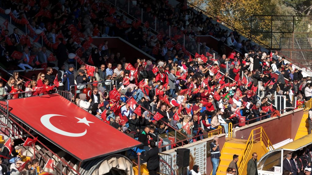 İnegöl’de Cumhuriyet Coşkusu Stadyuma Sığmadı
