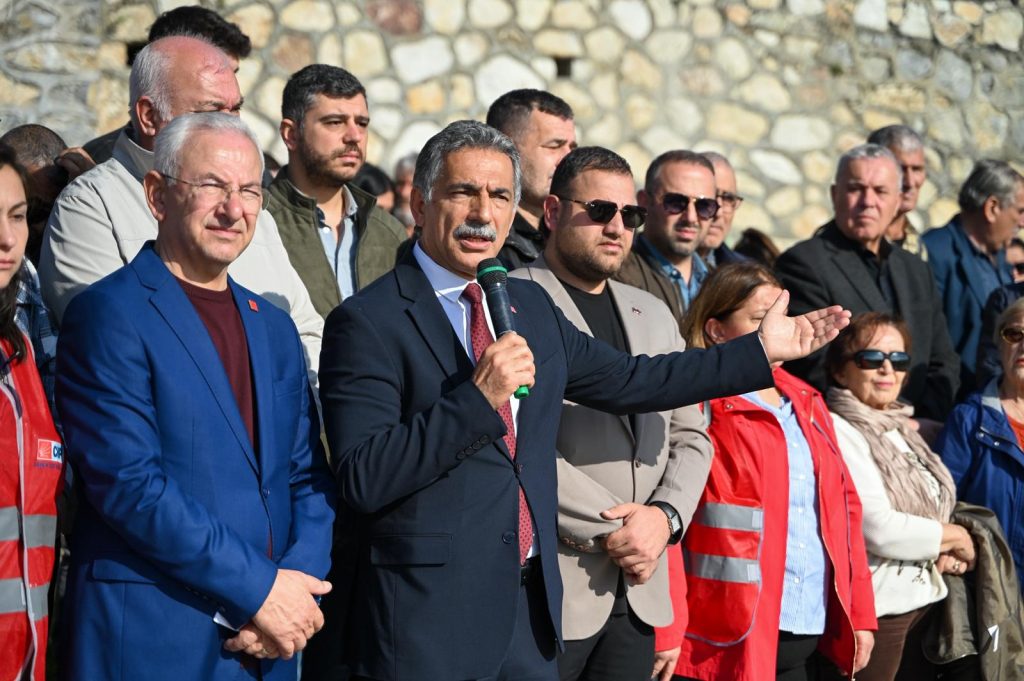 Başkan Deviren: “Burası 150 Bin Gemliklinin Malıdır, Yıktırmam!”