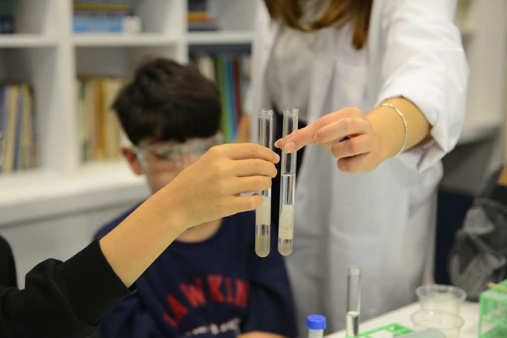 Nilüfer’de Minikler Muzdan DNA İzolasyonu Yaptı: Çocuklar Bilimle İç İçe Bir Gün Geçirdi