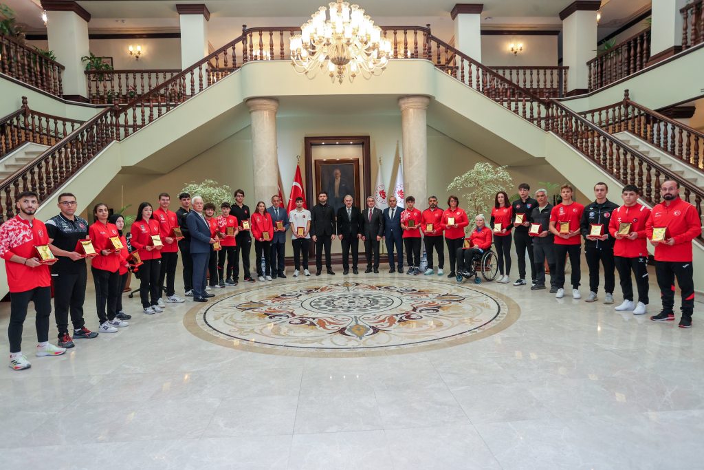 Bursa’da “Sporun Enleri” Ödüllendirildi