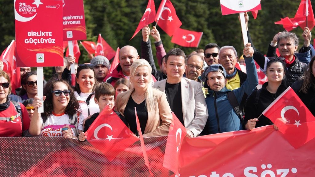 Başkan Erkan Aydın’dan Cumhuriyet Yürüyüşü