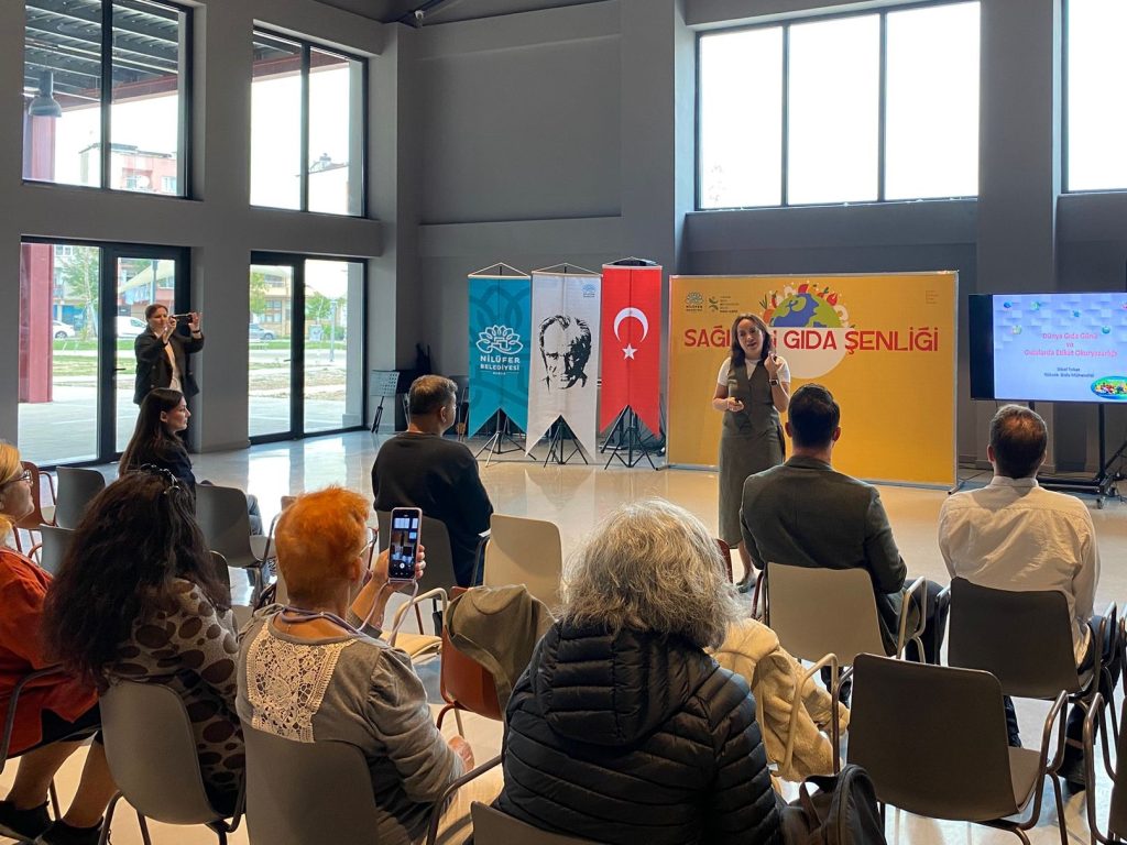 Nilüfer’de Gıda Farkındalığı Söyleşisi: “İsraf Edilen Ekmekle Bir Yılda 500 Okul Yapılabilir”