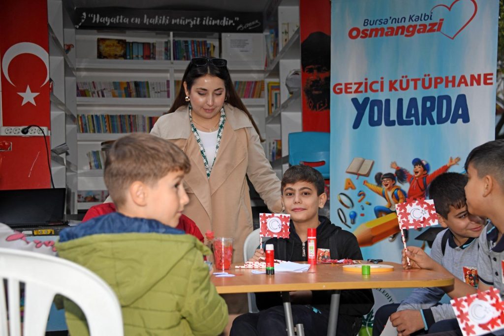 Osmangazi’de Cumhuriyet Coşkusu Gezici Kütüphane İle Mahallelere Taşındı