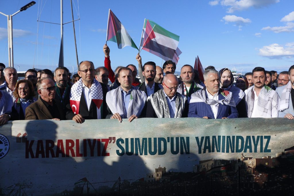 Bursa’dan Filistin’e Destek Filosu: “Kararlıyız, Sumud’un Yanındayız” Etkinliğinde Tekneler Denize Açıldı!