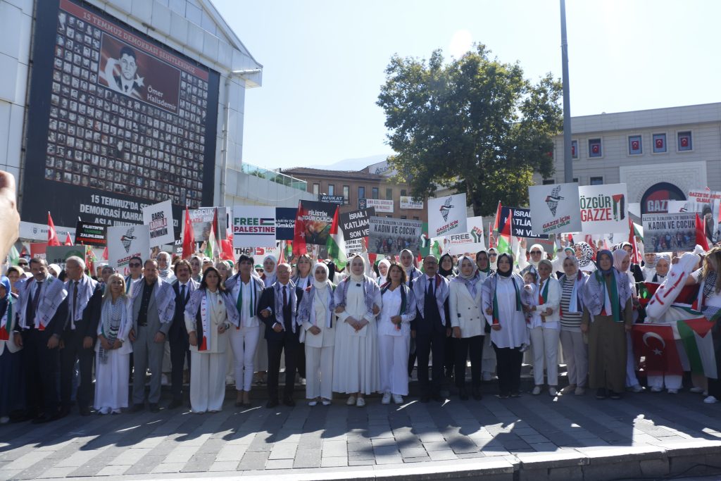 AK Parti Kadın Kollarından Gazze Çığlığına Destek: Şehreküstü Meydanı’nda “Sessiz Çığlık” Etkinliği Düzenlendi!