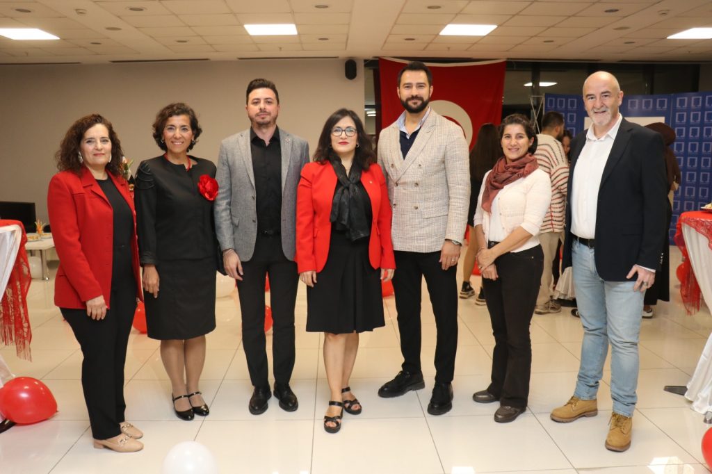 Cumhuriyet Coşkusu Mimarlar Odası’nda Yankılandı: Sanat ve Dayanışma Buluştu